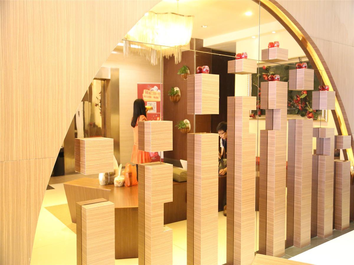 V8 Hotel Xicun Subway Branch Kanton Exterior foto