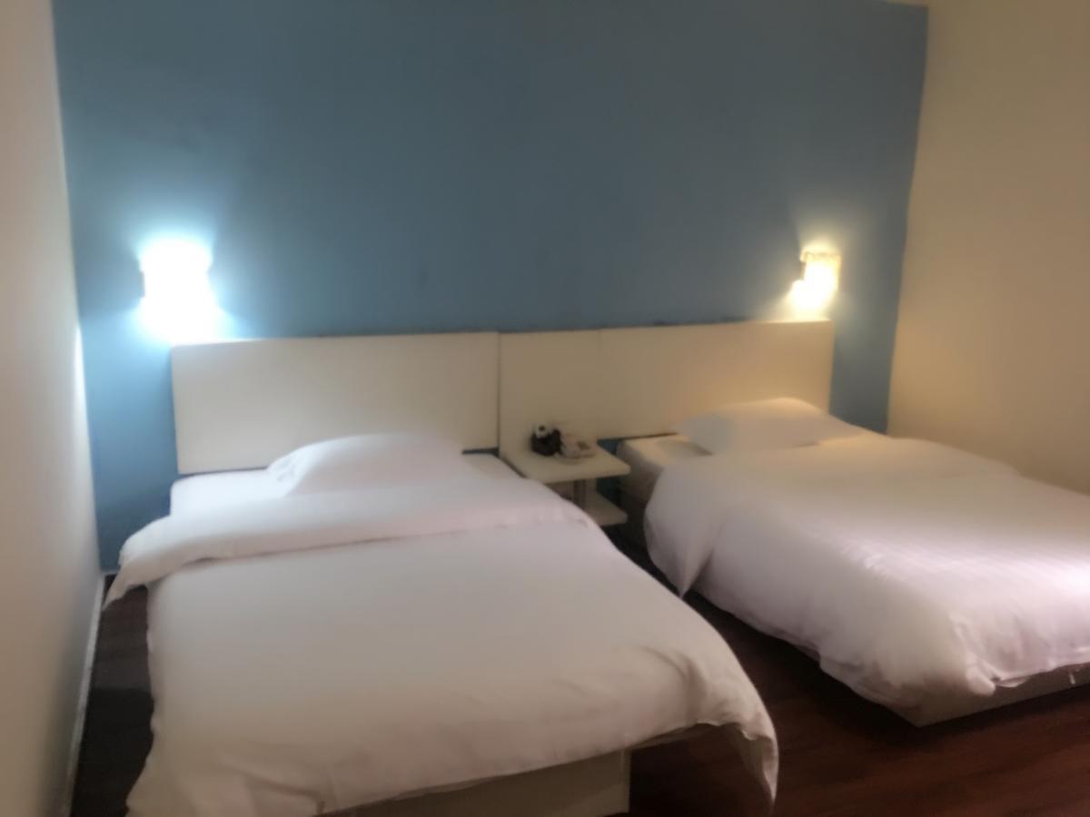 V8 Hotel Xicun Subway Branch Kanton Exterior foto